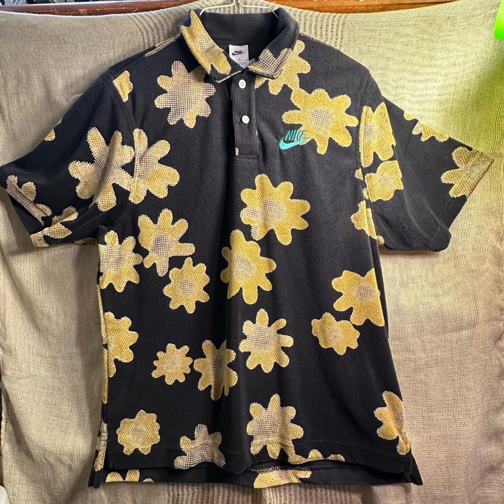 Nike Men’s Black/Yellow Medium short sleeve shirt